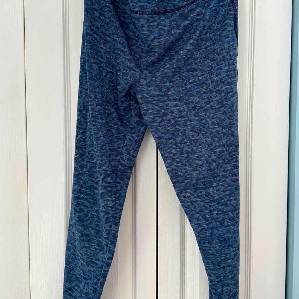Talbots Blue animal print Patterned compression leggings.